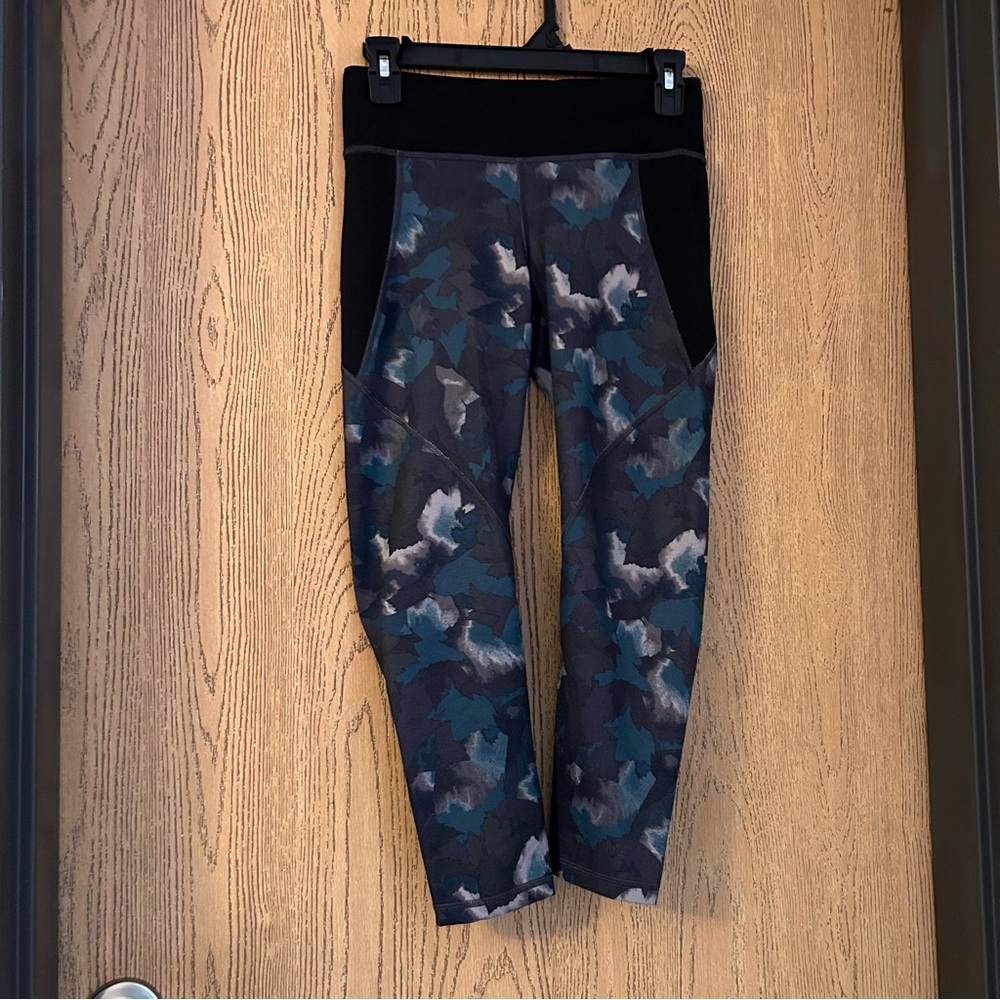 Patagonia Women’s Centered Cropped leggings Maple Camo/Smolder Blue SZ S